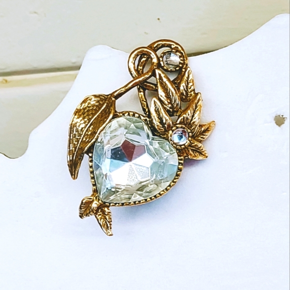BRASS AND LUCITE HEART BROOCH PIN - Picture 1 of 7